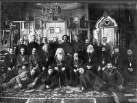 Митрополит Никифор и архиепископ Сергий с духовенством и мирянами Вознесенского храма. 25 мая 1936 г.